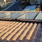5 panneaux solaires thermiques de 2m² chacun de Syrius Solar Industry installés au Crès, partie intégrante du système solaire combiné