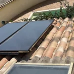 Vue d'ensemble des capteurs solaires Syrius, partie du système de chauffe-eau solaire à Vendres, pour une solution éco-responsable